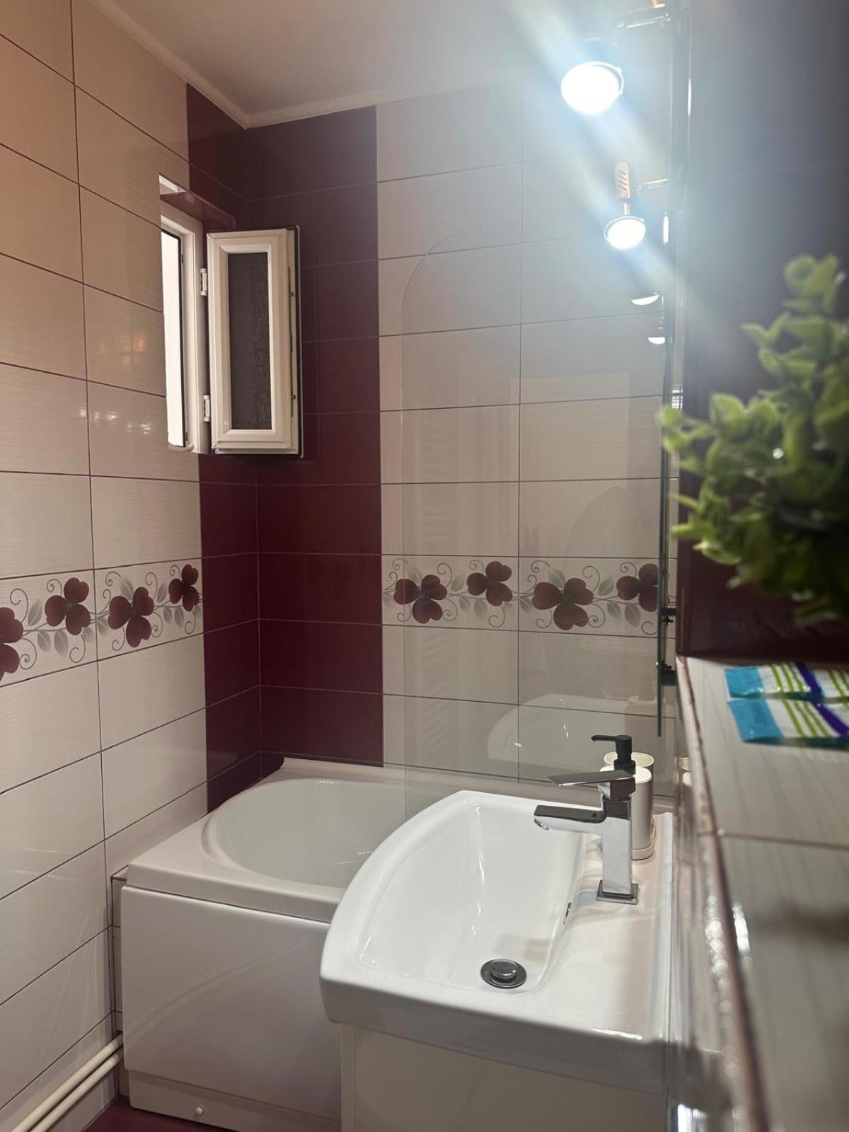 Apartament 2 Cam Cetate อัลบายูเลีย ภายนอก รูปภาพ
